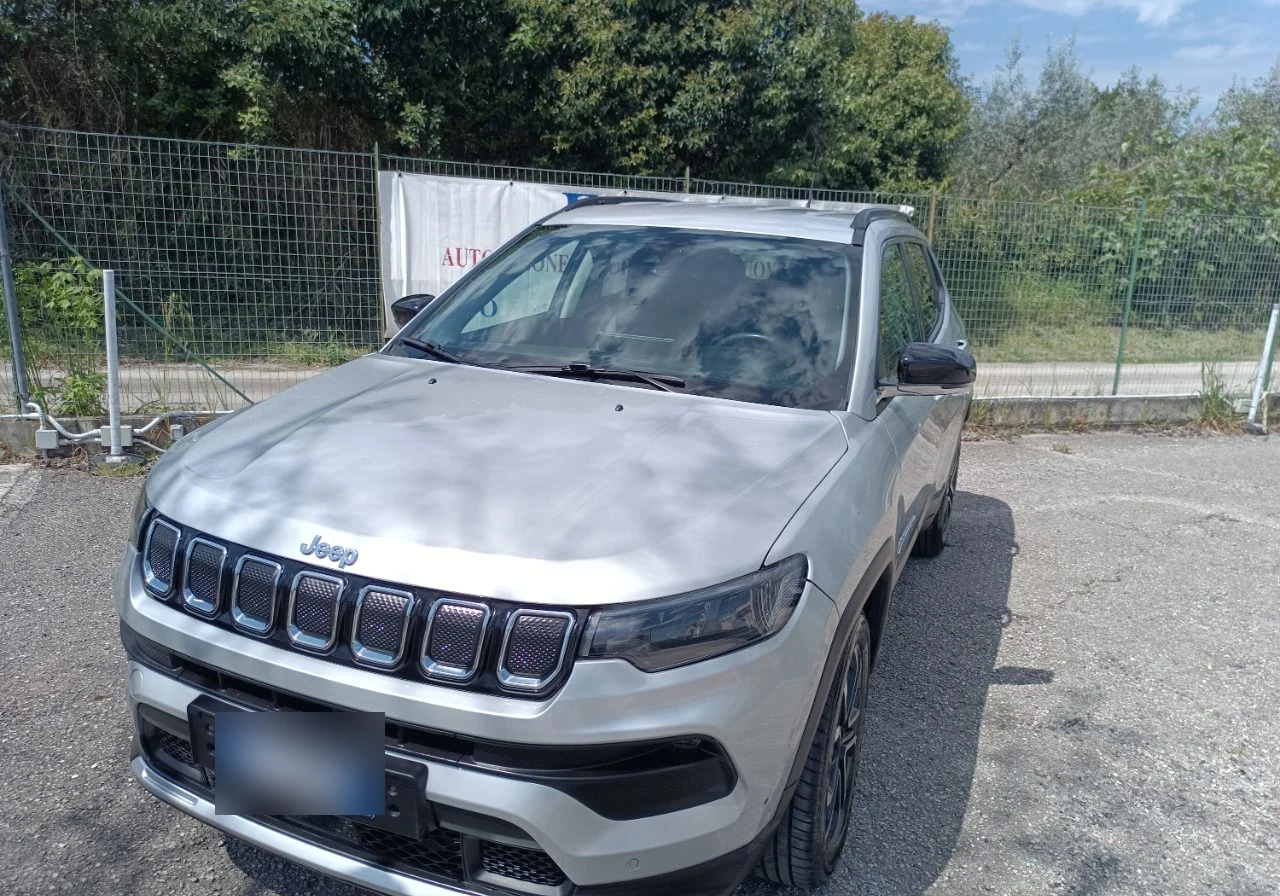 Jeep Compass Limited 2021 usata FILAUTO Vasto - vista anteriore tre quarti